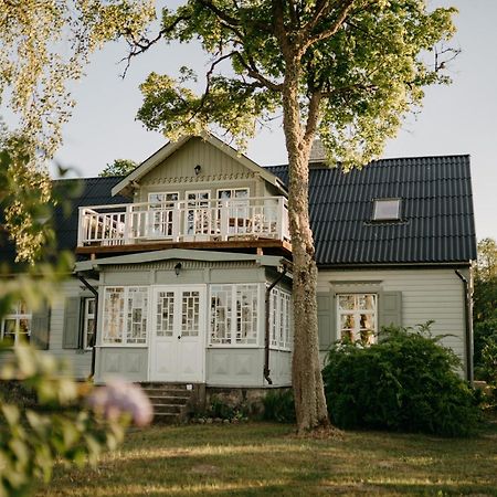 Hotel Juras Maja Ausekli à Kaltene Extérieur photo