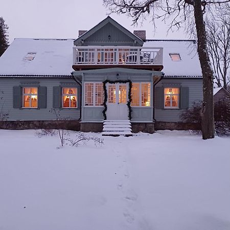 Hotel Juras Maja Ausekli à Kaltene Extérieur photo