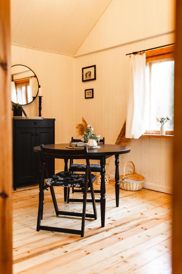 Hotel Juras Maja Ausekli à Kaltene Extérieur photo