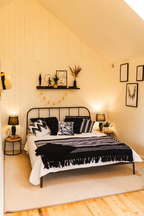 Hotel Juras Maja Ausekli à Kaltene Extérieur photo