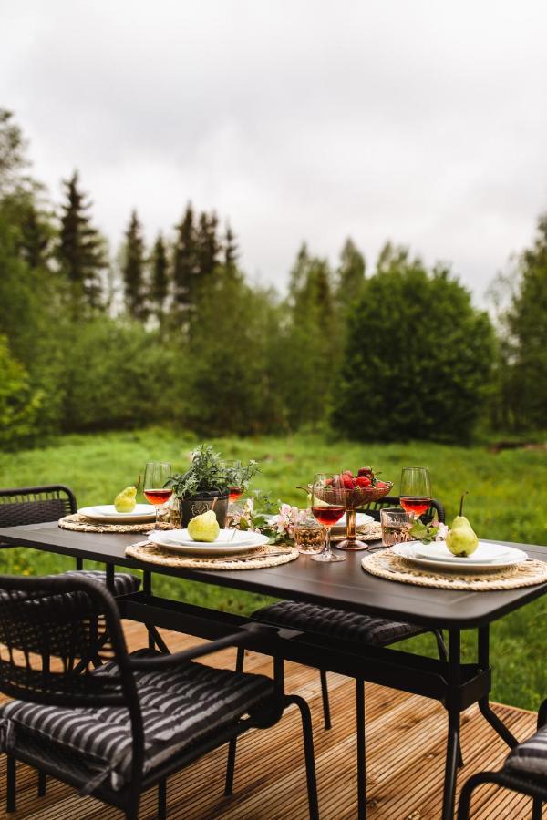 Hotel Juras Maja Ausekli à Kaltene Extérieur photo