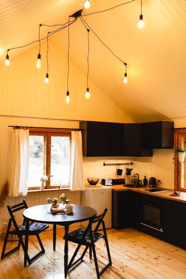 Hotel Juras Maja Ausekli à Kaltene Extérieur photo