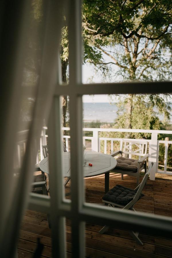 Hotel Juras Maja Ausekli à Kaltene Extérieur photo