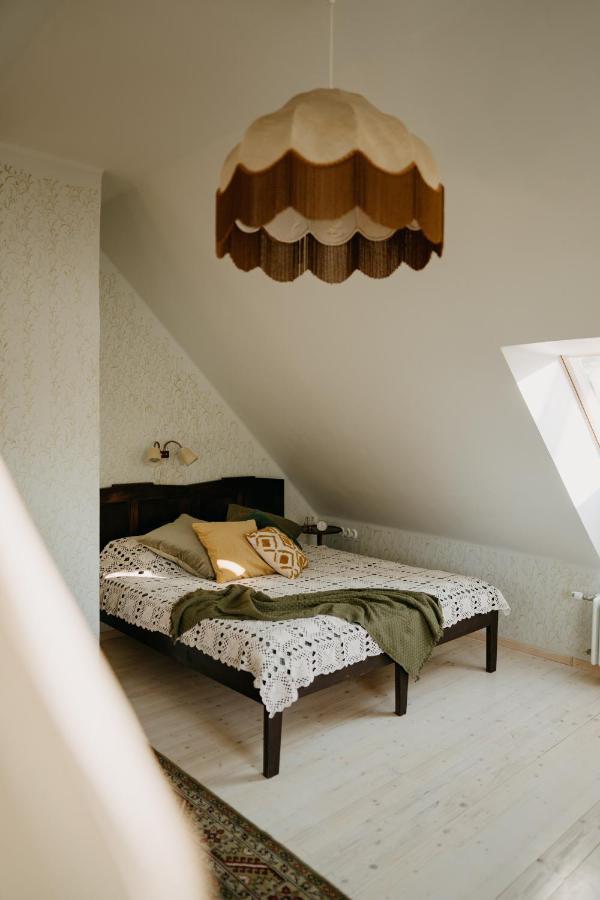 Hotel Juras Maja Ausekli à Kaltene Extérieur photo